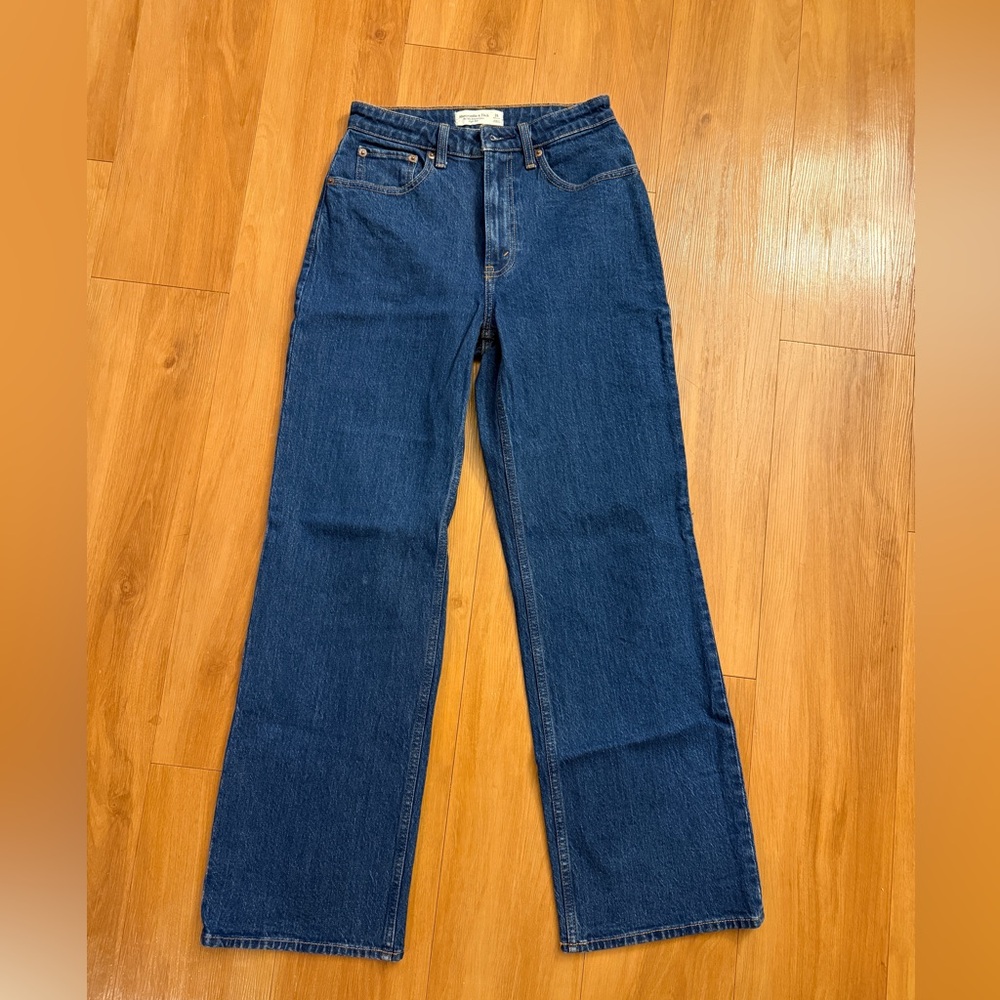Abercrombie & Fitch 90’s Relaxed Jean High Rise Curve Love